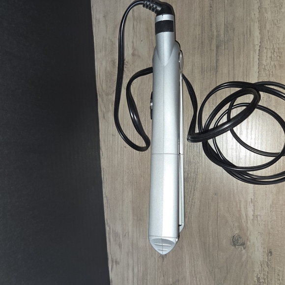 Conair Hair Straightener -rarely used - Picture 1 of 7